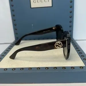 GUCCI GG0327S 52 002 Oversized Cat-eye
Sunglasses New Authentic - GUCCI GG0327S 52 002 Oversized Cat  main image 4